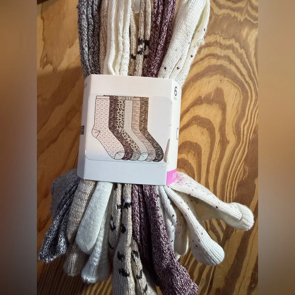 NWT Cuddl Duds 6-Pack Super Soft Cozy Crew Socks Fits Women’s Shoe sizes 4-10 - Picture 2 of 8